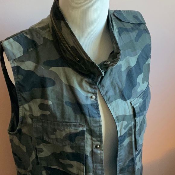 Love Tree Camo Vest - Picture 2 of 7